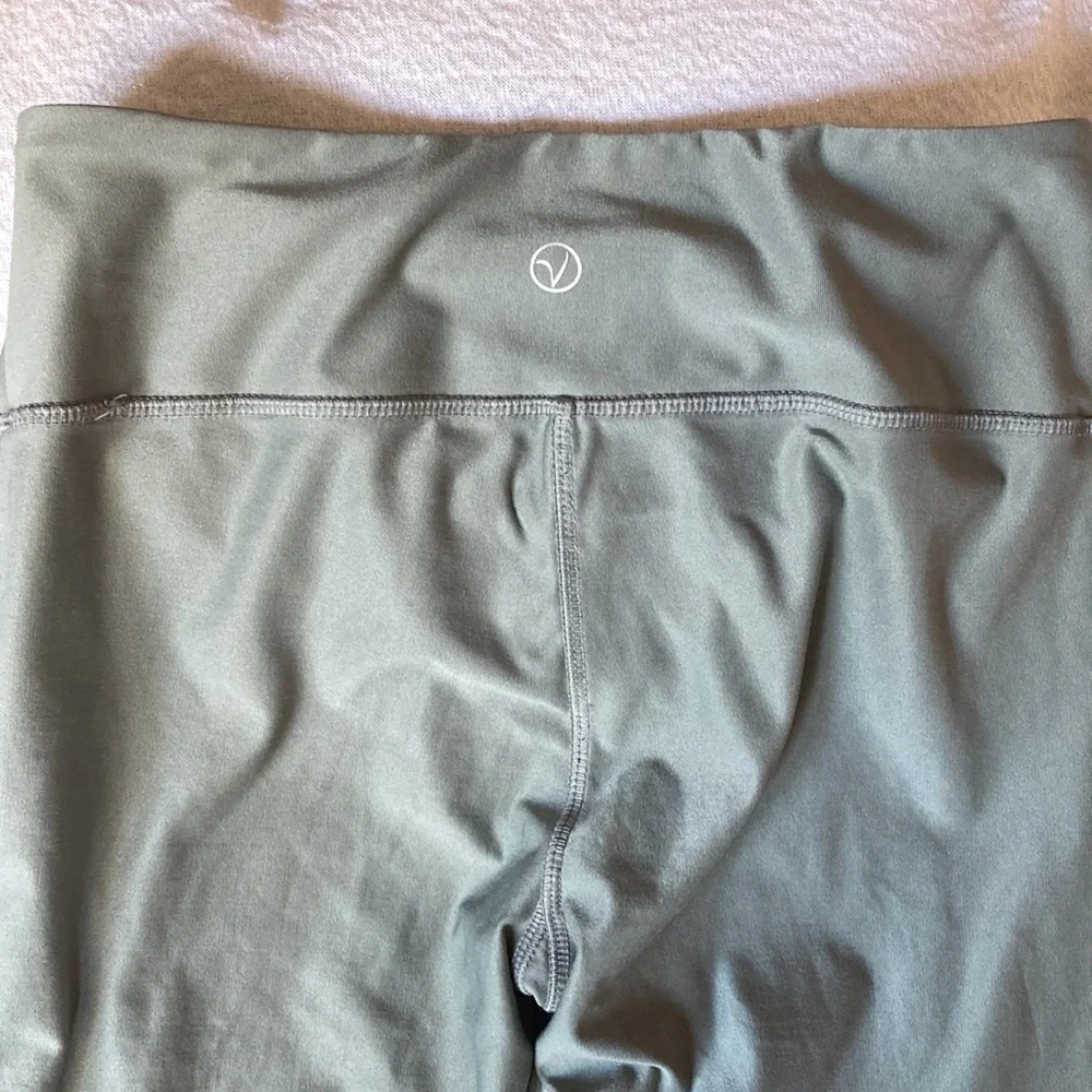 Vogo Athletica Gray Mesh Inserts leggings, size S